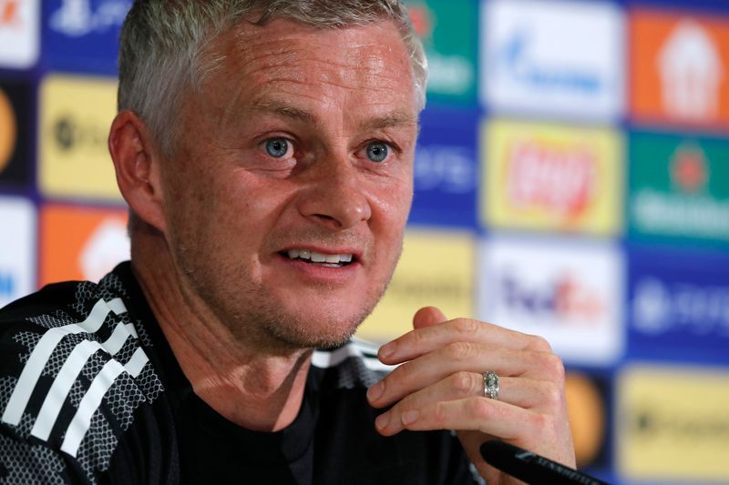 Soccer-Solskjaer praises United's mix of youth and experience, targets Champions League