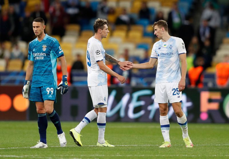 Soccer-Yaremchuk spurns chance to haunt former side Dynamo