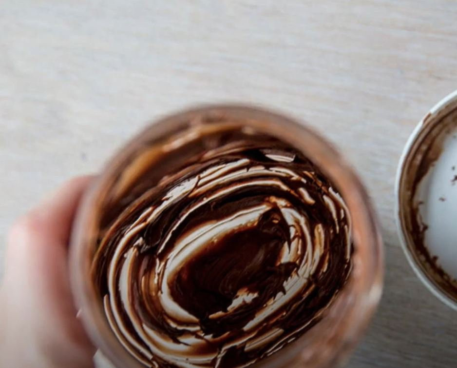 How to make rich Nutella hot chocolate using your ’empty’ jar