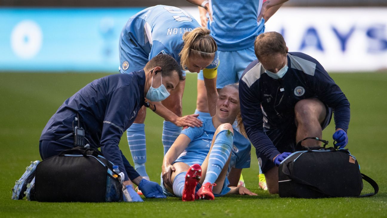 Man City's Esme Morgan suffers broken leg against Tottenham