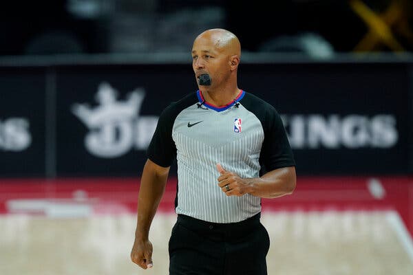 For Basketball Refs, Agreeing to a Vaccine Mandate Was ‘Not That Difficult’