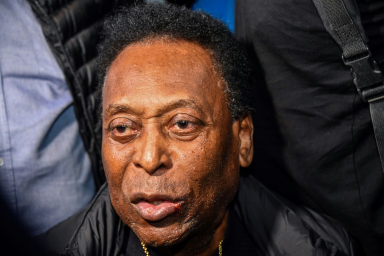 Pele briefly back in ICU but now 'stable', says hospital