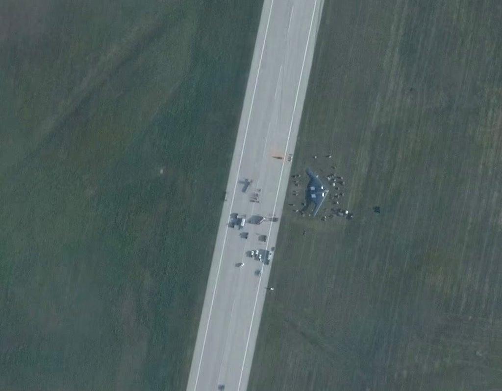Satellite photos show crashed B-2 bomber in Missouri