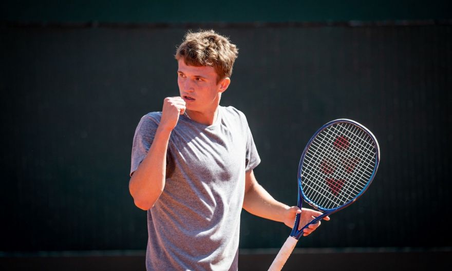 Tennis: Teen Ostapenkov stuns Schwartzman in Davis Cup