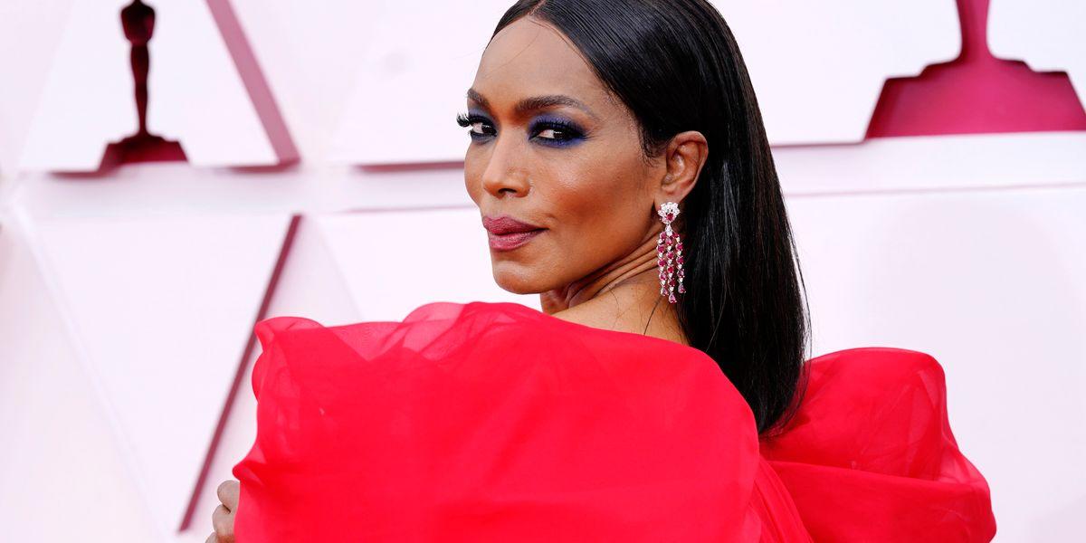 Angela Bassett's wax figure is so realistic people can't tell which is which