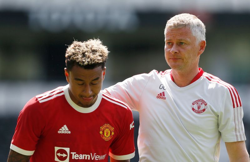 Soccer-Solskjaer happy with Lingard's response in West Ham win