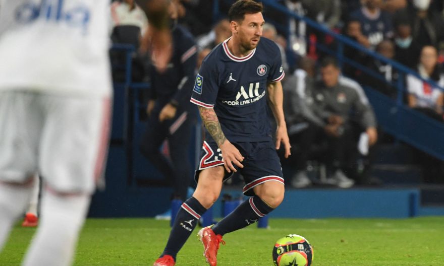 Football: Lionel Messi out for PSG against Metz with bruised knee