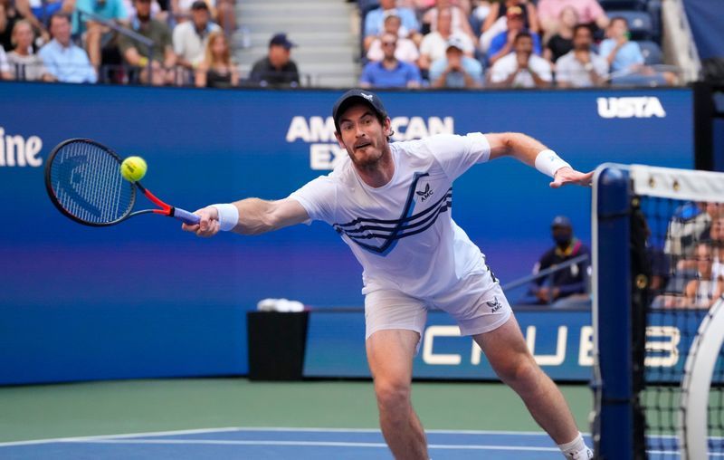Tennis-Confident Murray aiming higher after tweaking service action