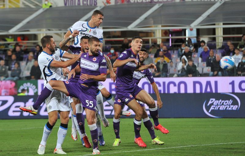 Soccer-Inter go top with comeback win at Fiorentina