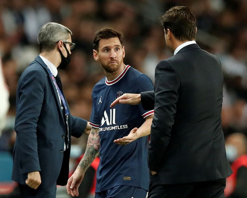Soccer-Messi to miss PSG trip to Metz due to bruised knee