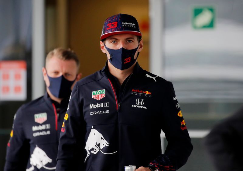 Motor racing-Verstappen will not admit to feeling the pressure, says Hamilton