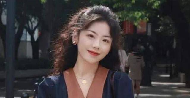 裙装穿搭指南，30＋女性穿起来也不显老，穿出18岁的清纯魅力！