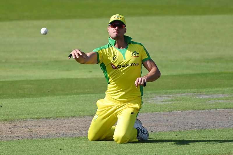Cricket-Australia's Stoinis suffers hamstring injury in IPL match