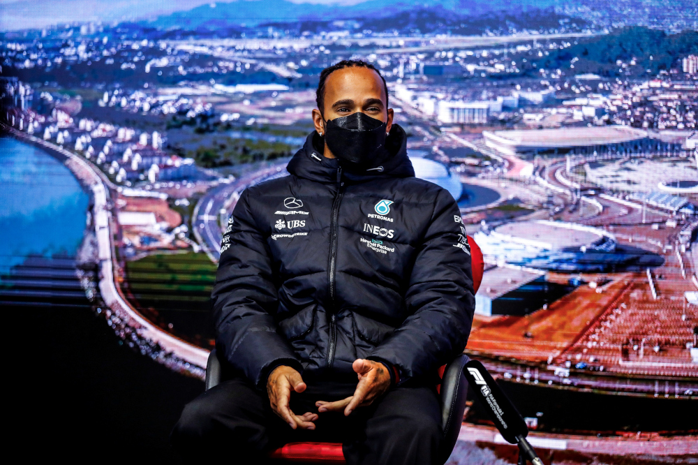 Verstappen will not admit to feeling the pressure, says Hamilton