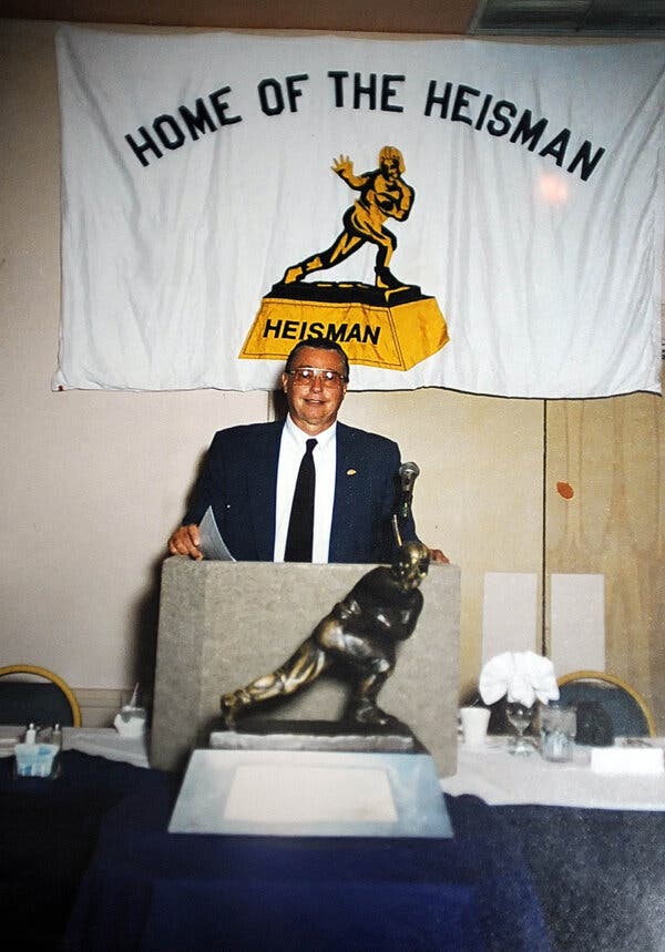 Rudy Riska, the Heisman Trophy’s Guiding Light, Dies at 85