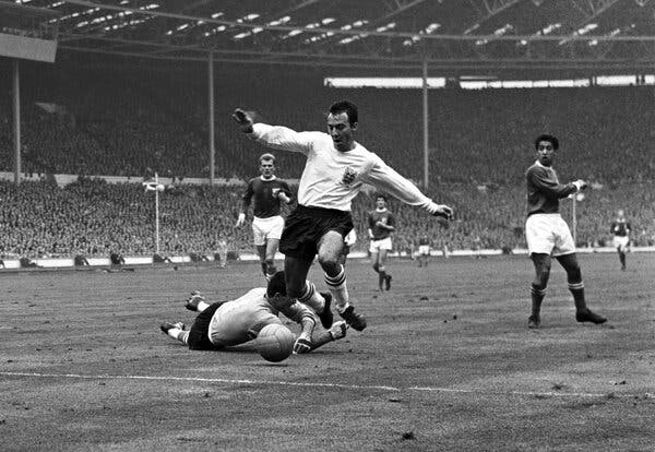 Jimmy Greaves, English Soccer Star, Is Dead at 81