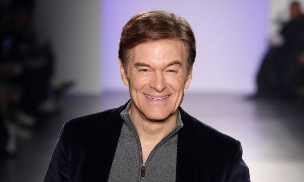 Dr. Oz leaves fans seeing double with remarkable photo alongside lookalike son