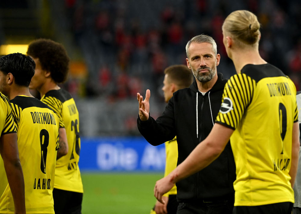 No flowers for Dortmund coach Rose on return to Gladbach