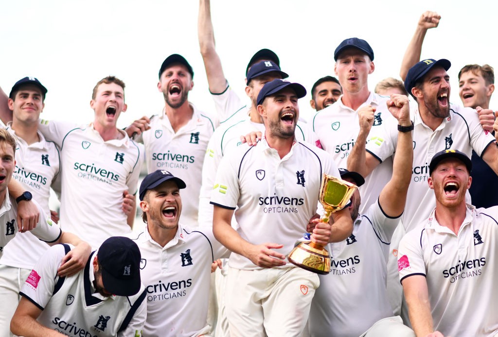 Warwickshire beat Somerset to win first County Championship title since 2012