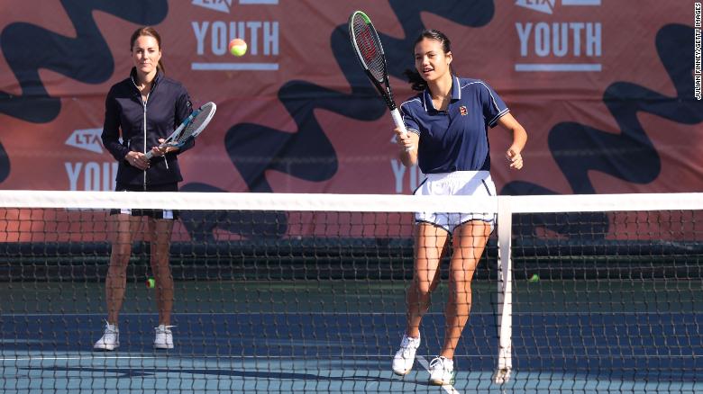 Tennis' newest superstar Emma Raducanu celebrates return to UK by playing with Duchess of Cambridge
