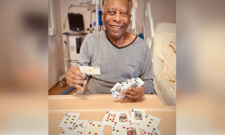 Pele playing cards, smiling after surgery: Daughter