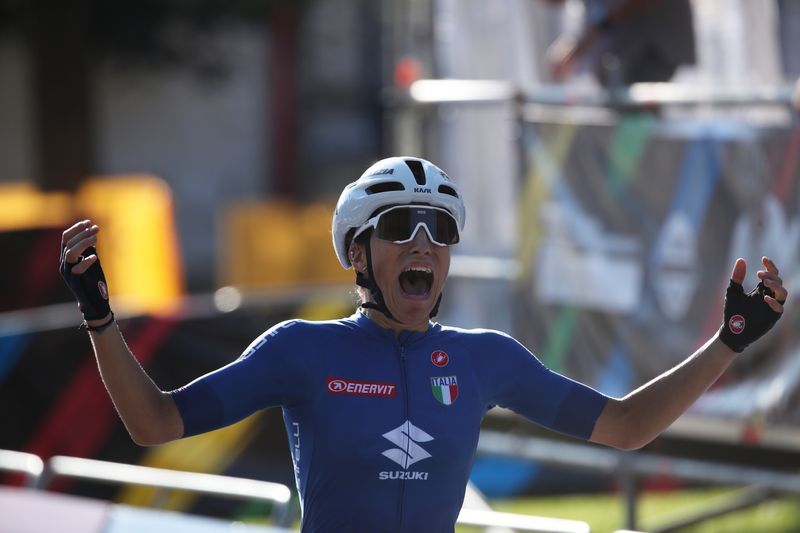 Cycling-Italy's Balsamo pips Vos to win road race world title