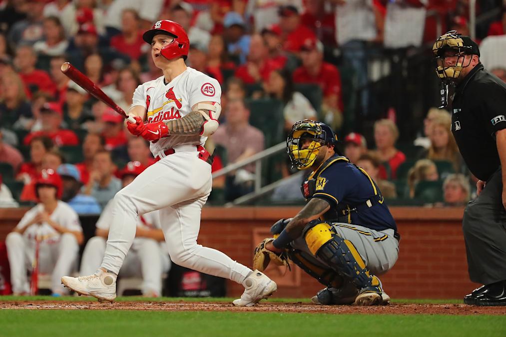 Cardinals win 17th straight game to clinch 2nd wild-card spot