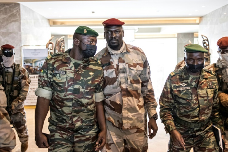 Guinea coup leader sworn in as transitional leader Nestia