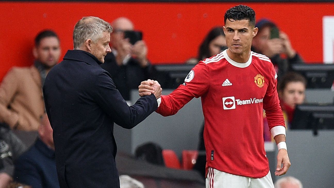 Sir Alex Ferguson - Cristiano Ronaldo should have started for Manchester United against Everton