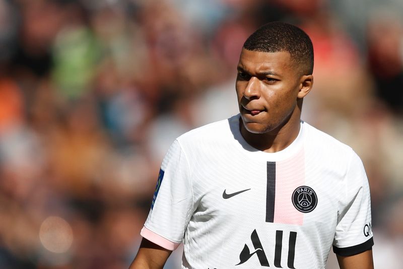 Soccer-Mbappe not ruling out PSG stay, clears the air with Neymar