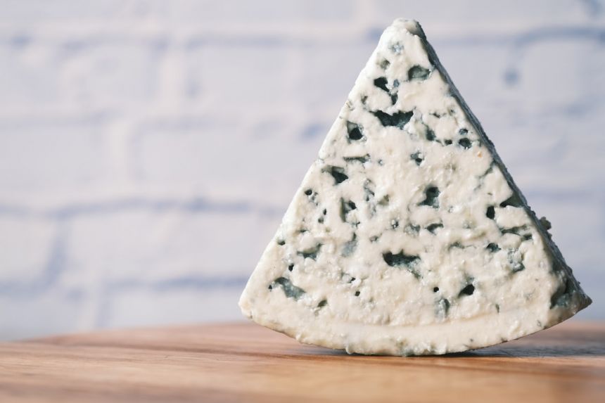 French blue cheese makers see red over nutrition labelling