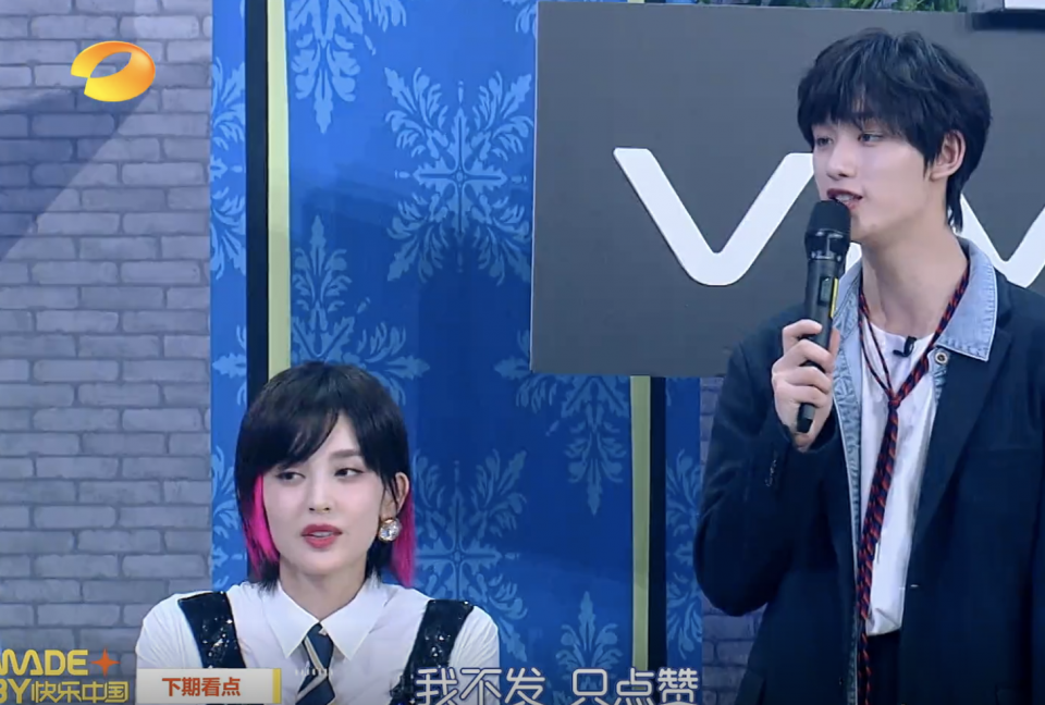丁程鑫将颜料抹在赵丽颖脸上，自曝不发朋友圈，姐弟追逐打闹好欢乐