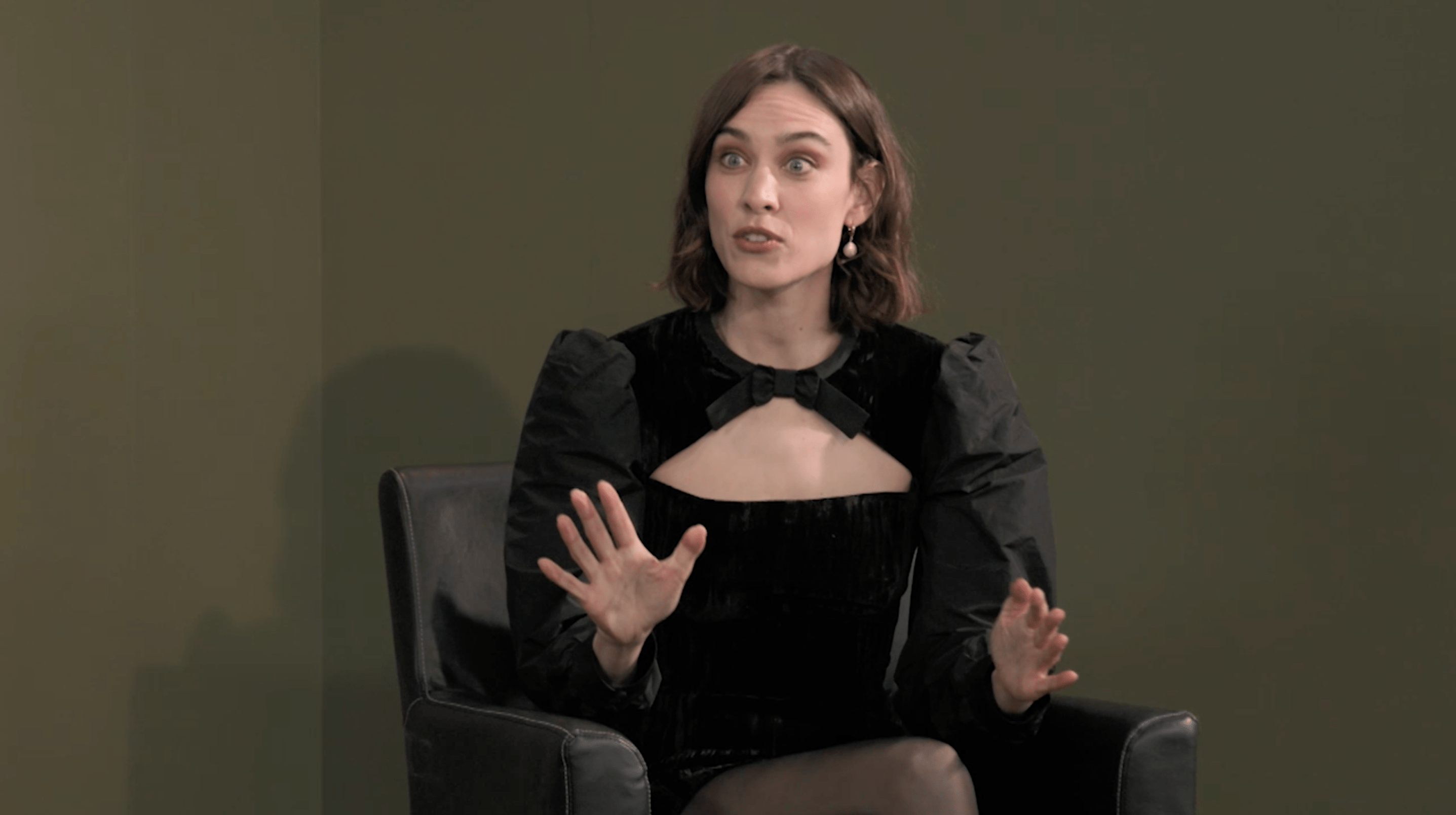 Alexa Chung immediately gets warning from contestant on Portrait Artist of The Year