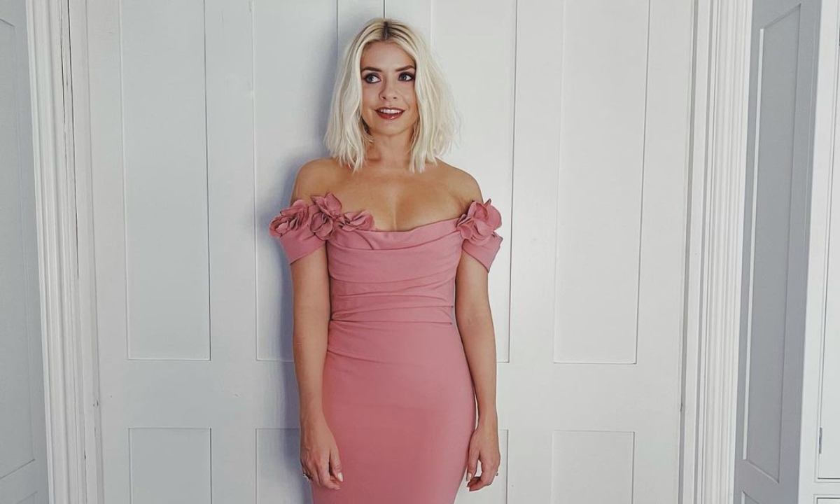 Holly Willoughby wow fans while posing with mum - and they look so alike!