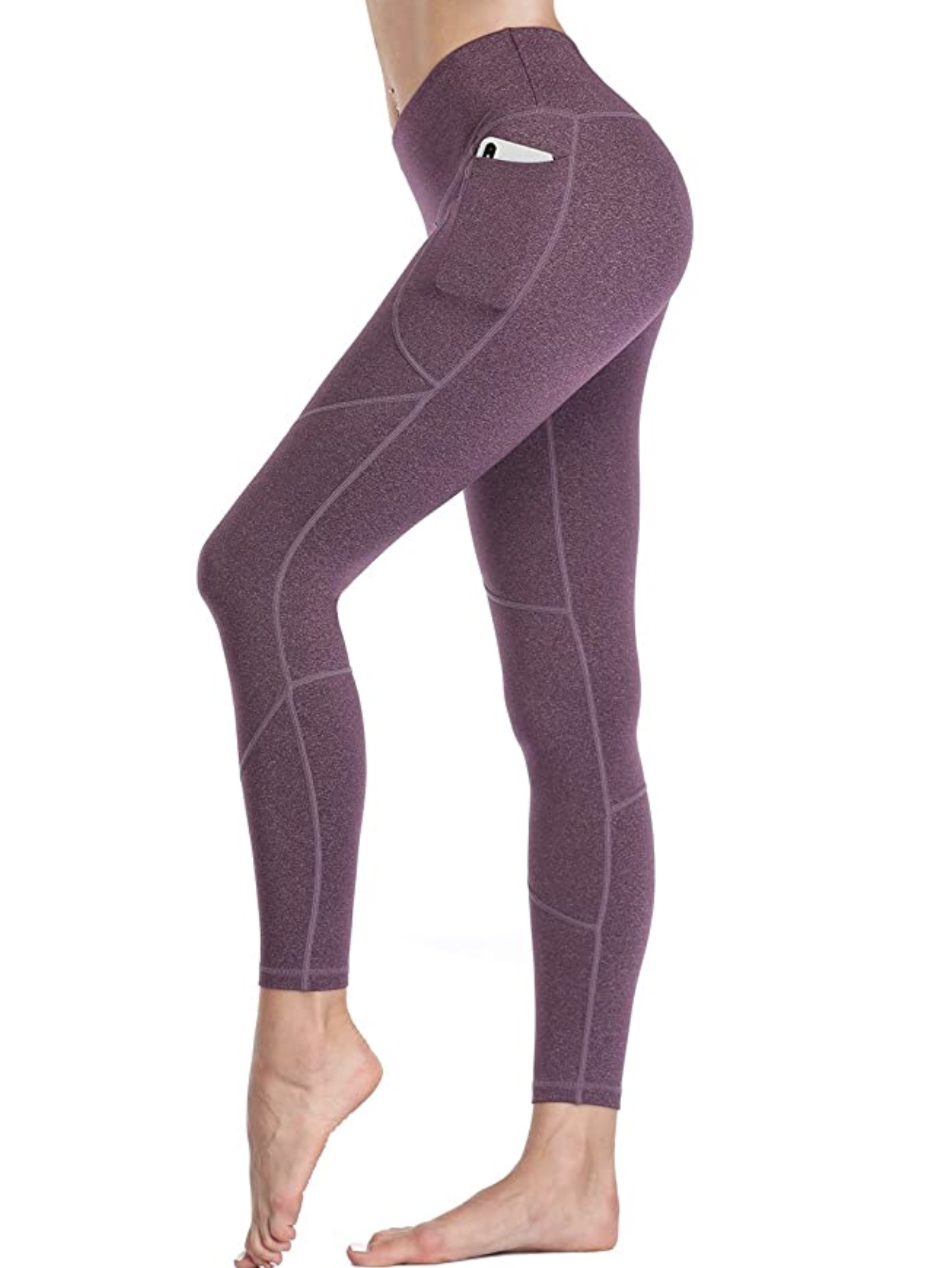 ​Woman Leaves Hilarious Amazon Review Praising Leggings After Falling Down Mountain