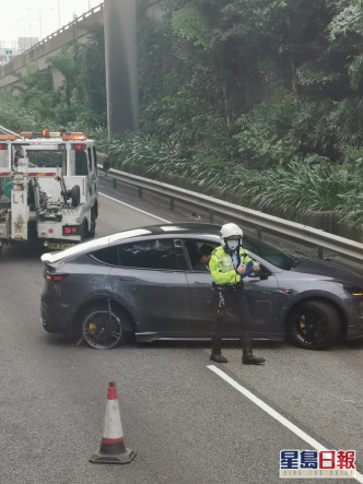 青衣西北交匯处货车撞Tesla　出九龙一度塞至深井