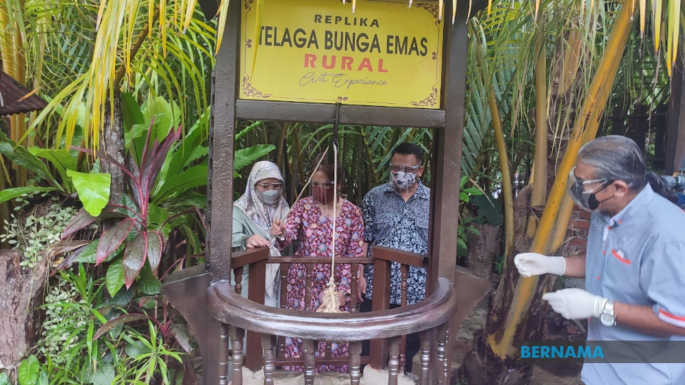 Perlis artists create history by building ‘Telaga Bunga Emas’ replica