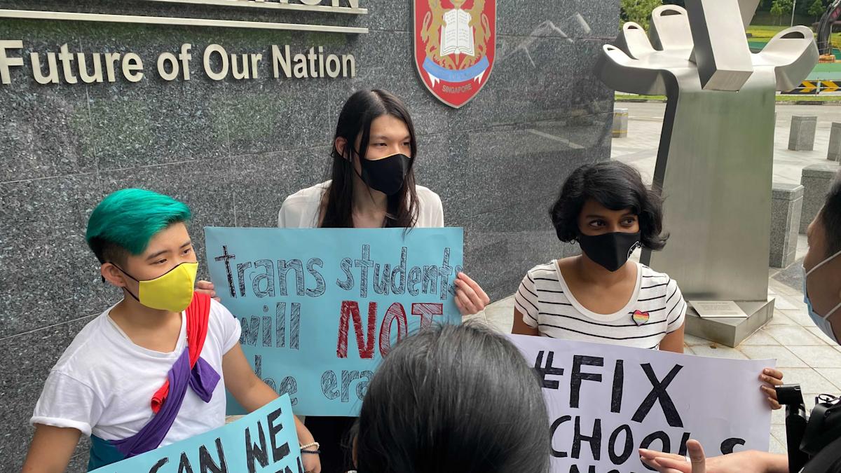 6 issued warnings by police over protest outside MOE building