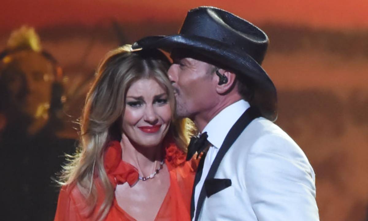 Faith Hill's heartwrenching photo from 1883 set leads to fans praising her and Tim McGraw