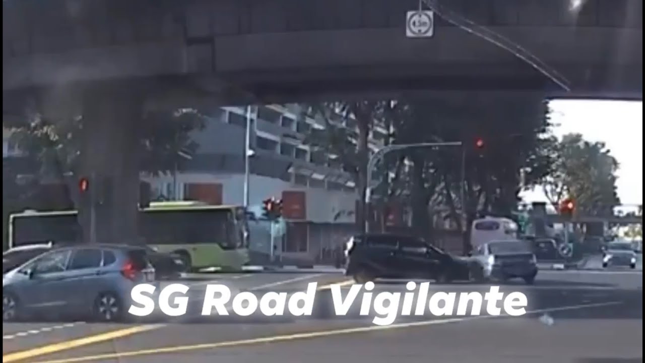 Clementi Ave car fail to confirm to red light signal tbone by mpv crashed onto footpath