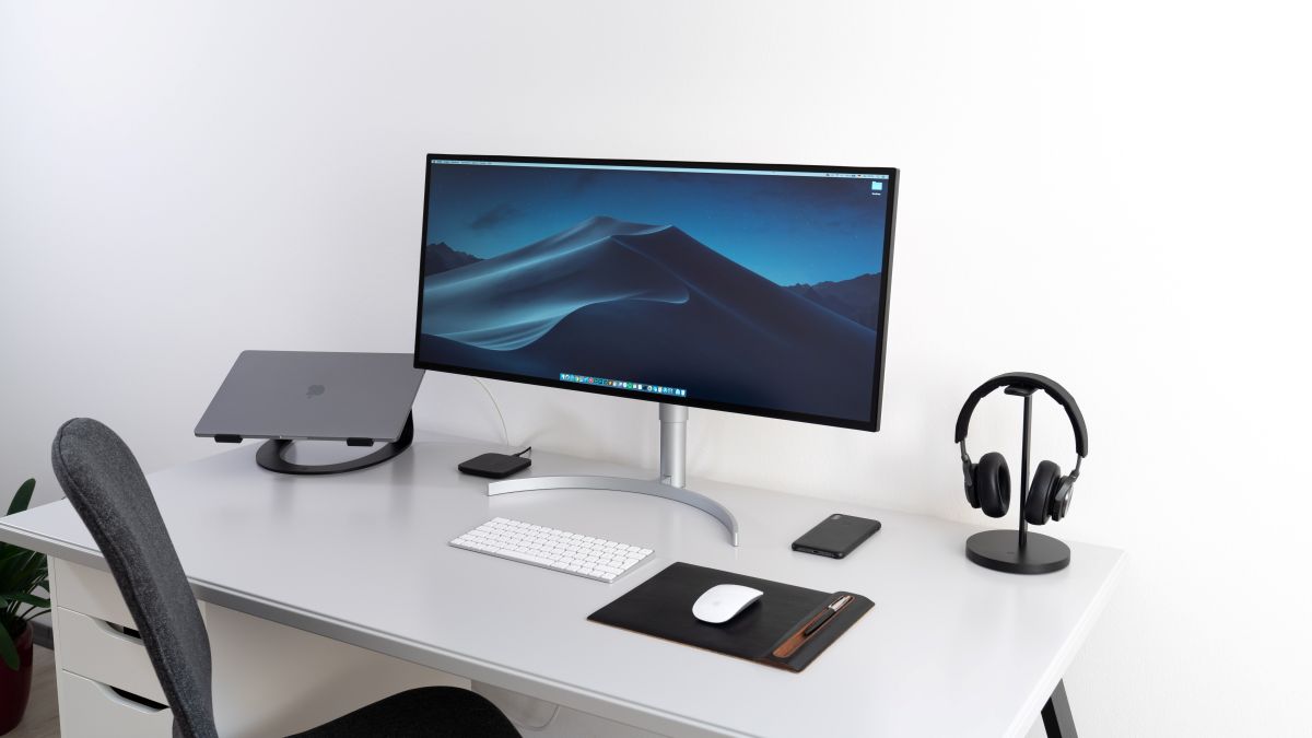 Best monitors for MacBook Pro in 2021