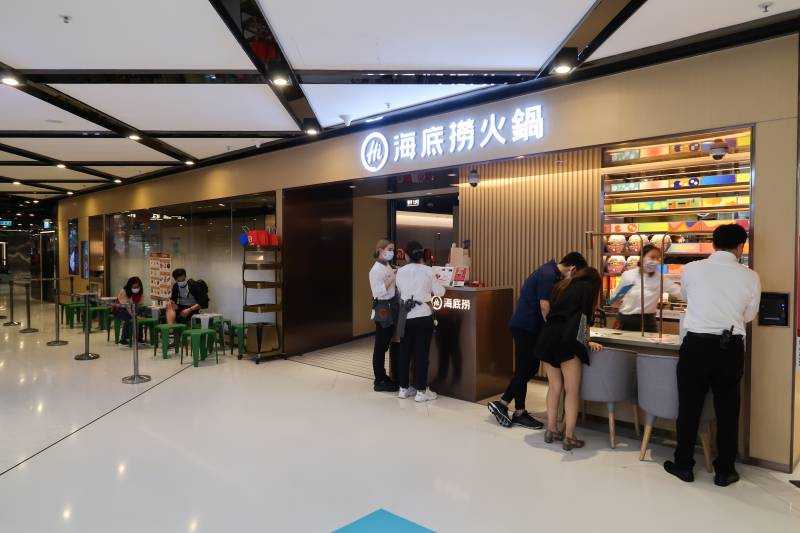 女子分享追「海底捞帅哥」的经过！还描述他「好温柔好帅」，下次想找他吃饭！