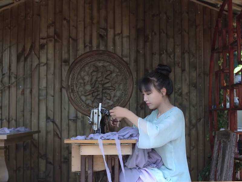 拍做菜Video也能红？揭李子柒走红的原因与过程！她在YouTube的人气也超高！