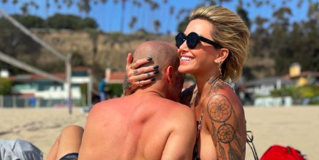Brett Oppenheim announces split from girlfriend on the same day as brother Jason