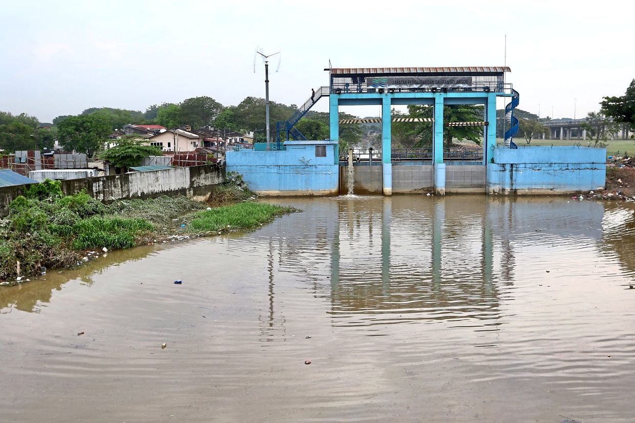 Receding waters bring relief to Taman Sri Muda residents