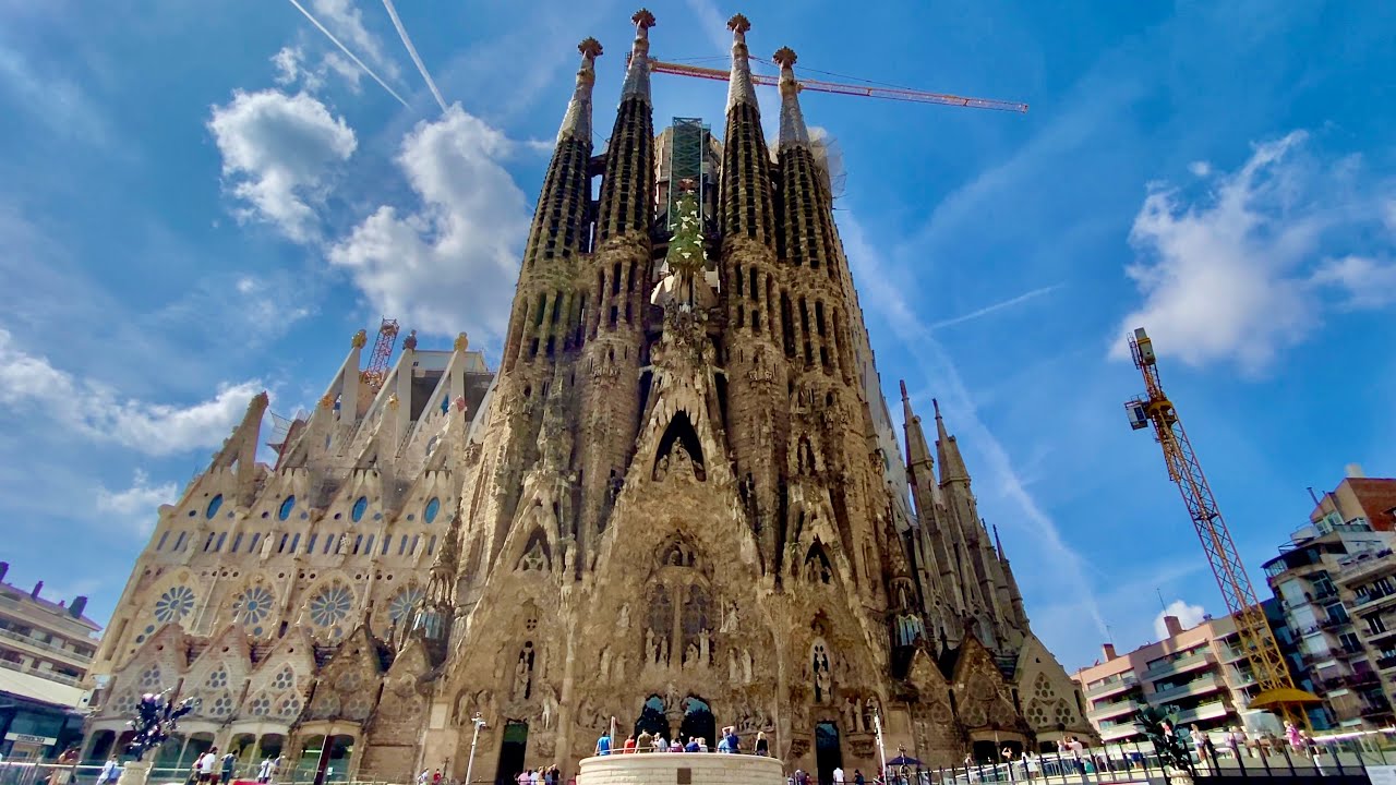 SAGRADA FAMILIA (Barcelona, Spain) | Full tour in 4K (exterior + interior)