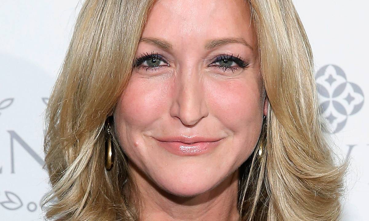 Lara Spencer looks unbelievable in white swimsuit during celebratory beach trip