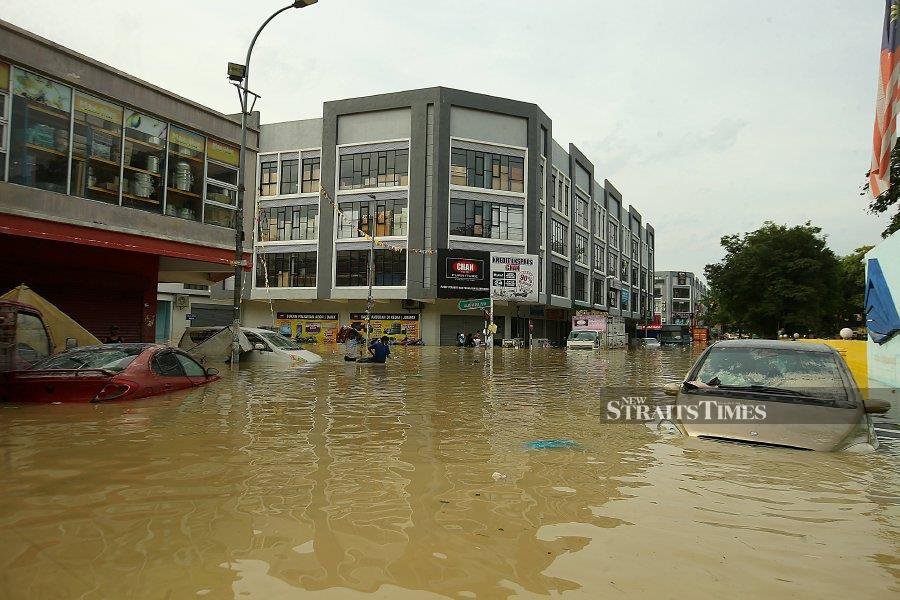 Flood week recap based on news reports and social media