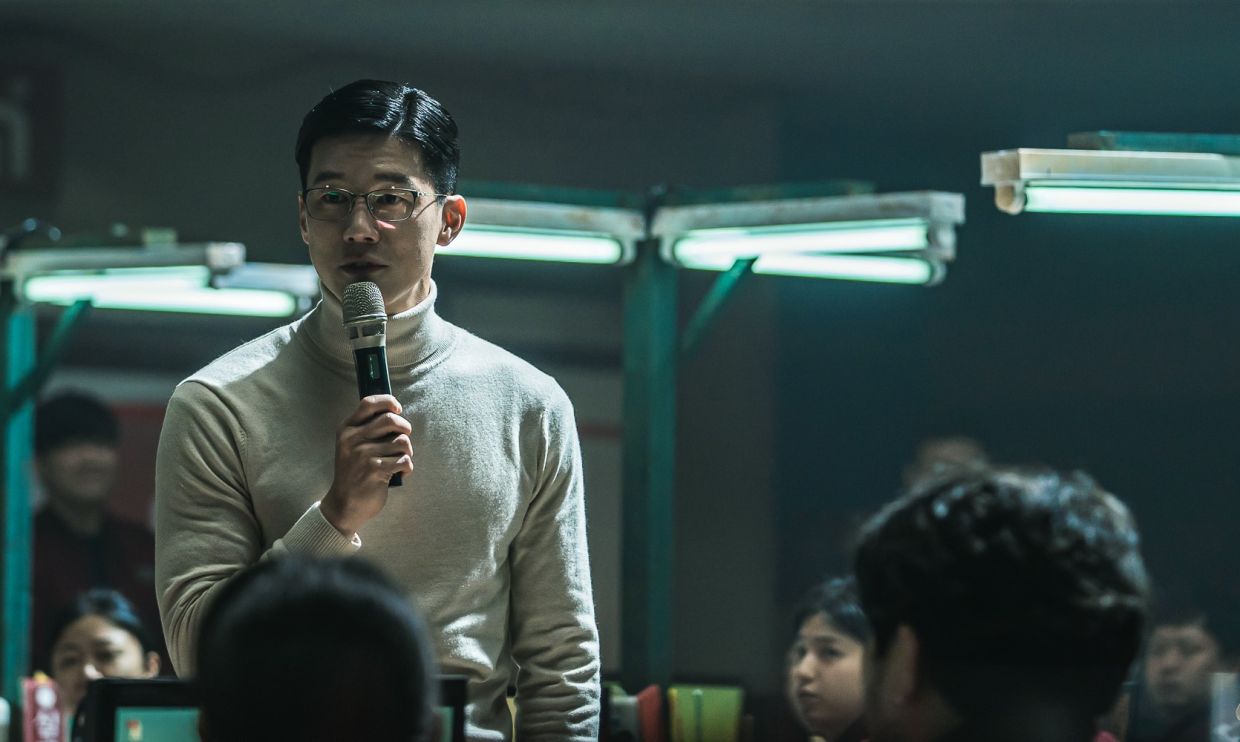 EXCLUSIVE: Actor Kim Moo-yul says he hated his despicable character in Korean movie 'On The Line'