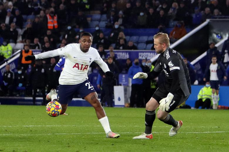 Football: Bergwijn's stoppage-time double gives Spurs 3-2 win at Leicester